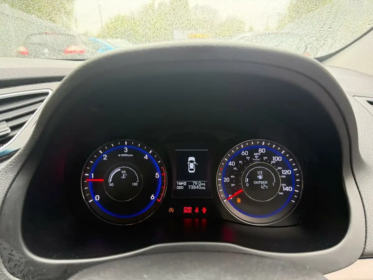 2013-hyundai-i40-17td-active-115ps-estate-5d-big-18
