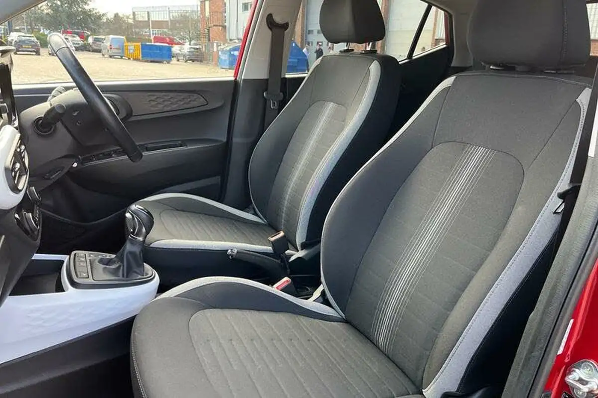 2022-hyundai-i10-12-premium-auto-big-18