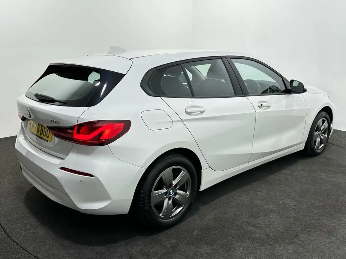 2021-bmw-1-series-15-118i-se-lcp-dct-big-49
