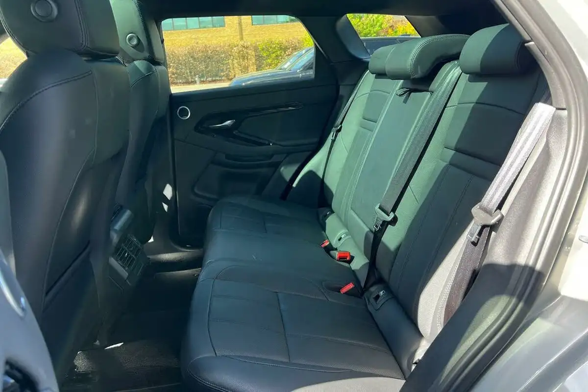 2024-land-rover-range-rover-evoque-15-p300e-dynamic-se-big-44