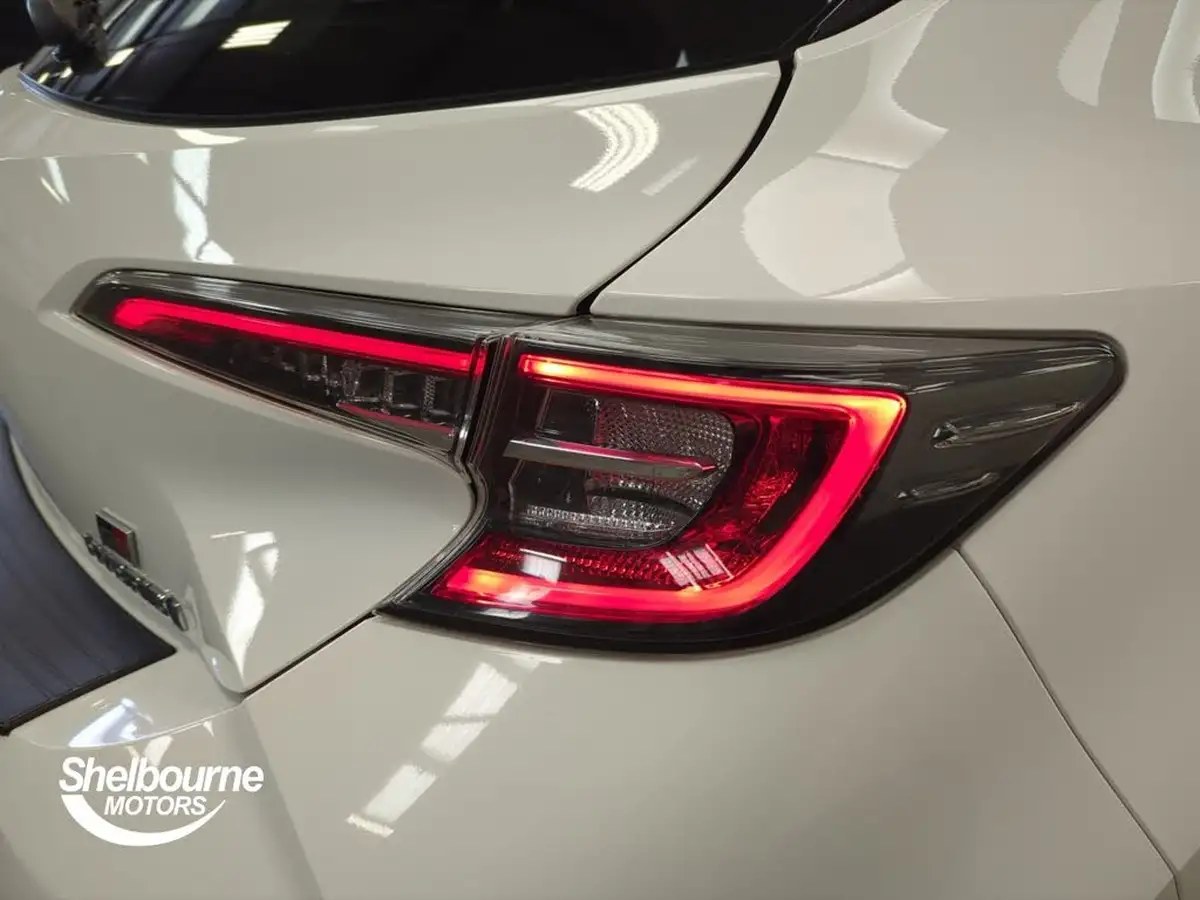 2021-toyota-corolla-18-vvt-i-gr-sport-trk-hatchback-big-18