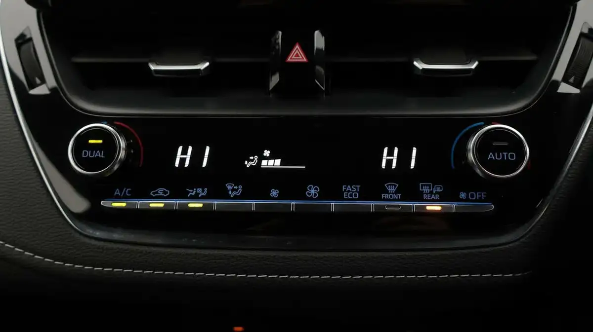 2022-toyota-corolla-18-vvt-i-icon-tech-spare-wheel-touring-sports-5d-big-12