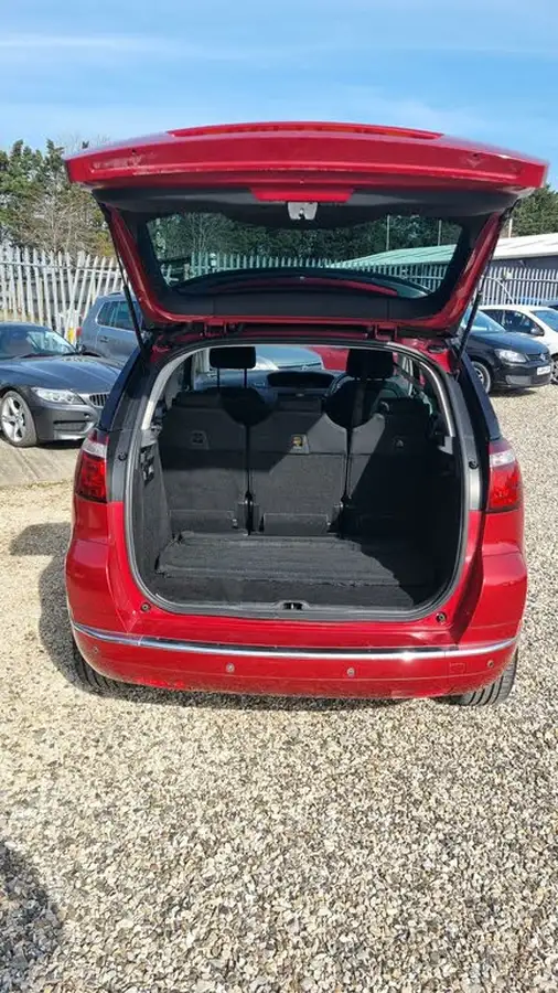 2013-citroen-c4-picasso-20hdi-platinum-big-7