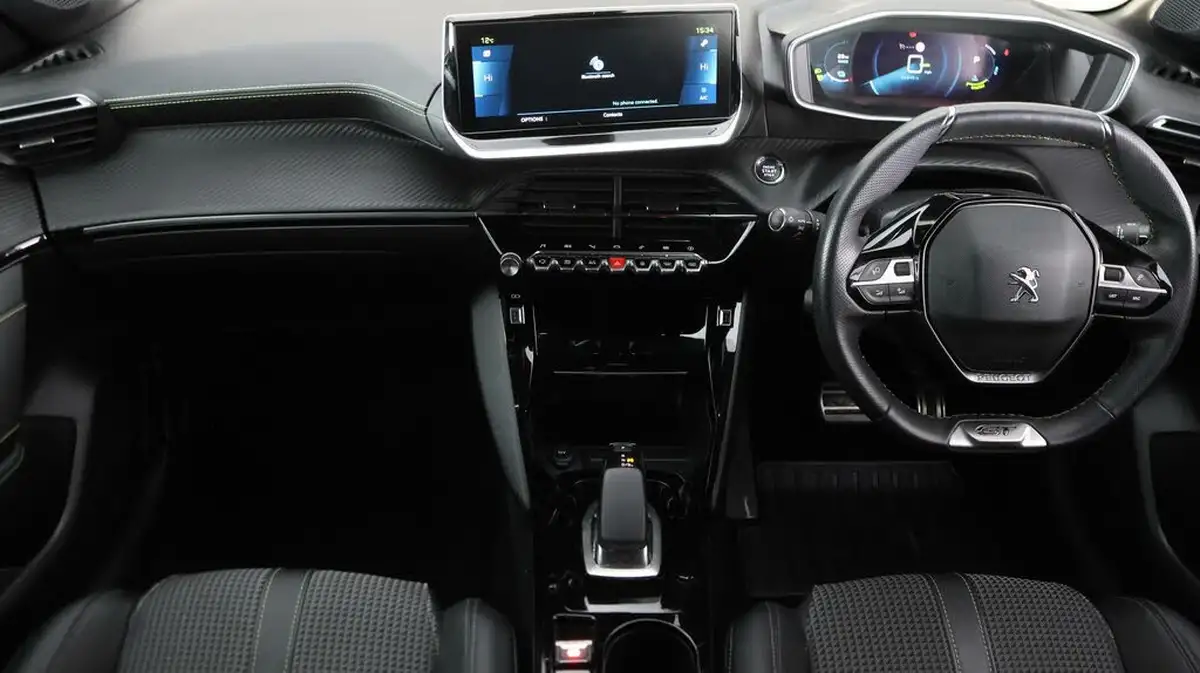 2021-peugeot-208-e-gt-50kwh-big-11