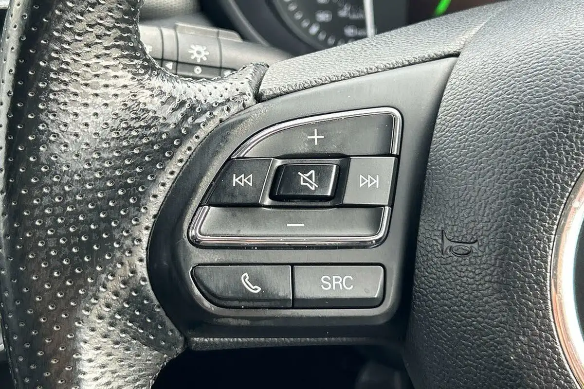 2021-mg-mg5-e-excite-ev-big-15