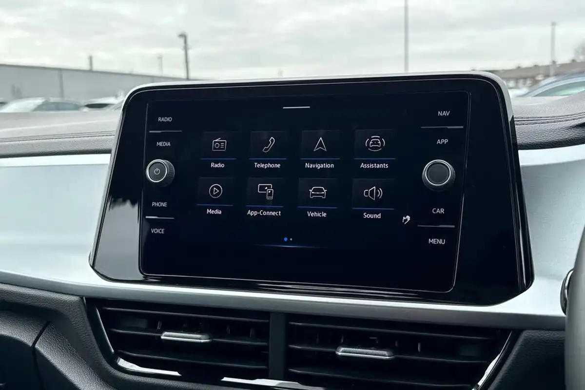 2024-volkswagen-t-roc-10-tsi-life-110ps-big-15