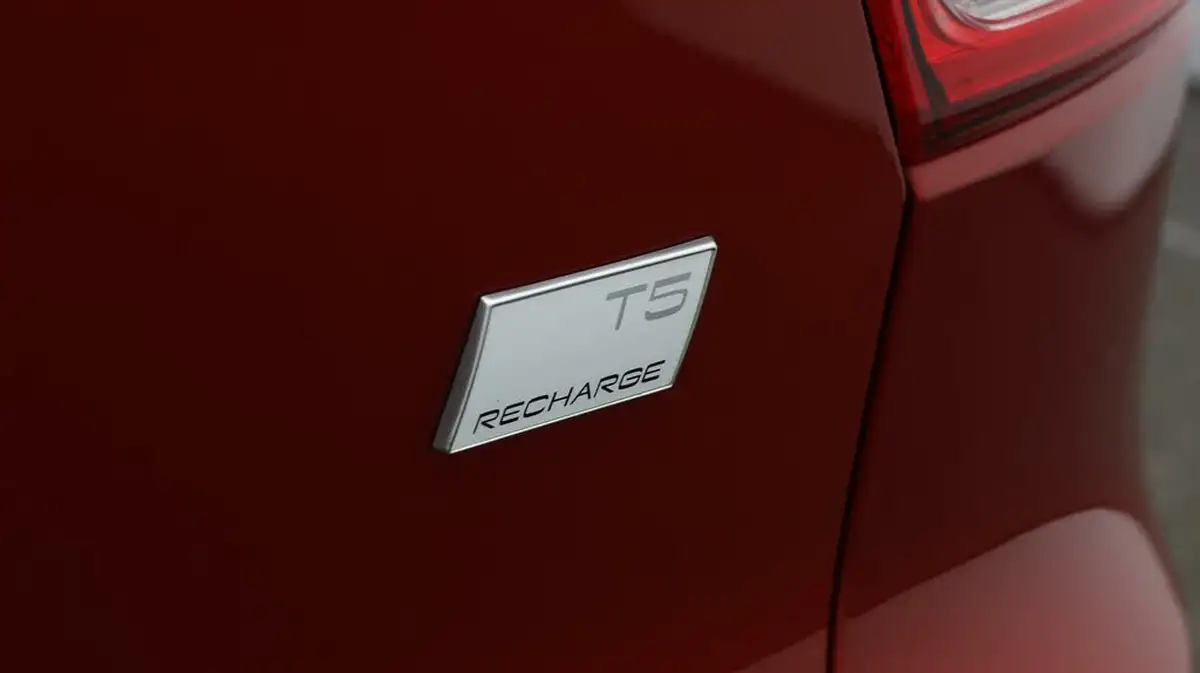 2021-volvo-xc40-15-t5-r-design-pro-262bhp-big-23
