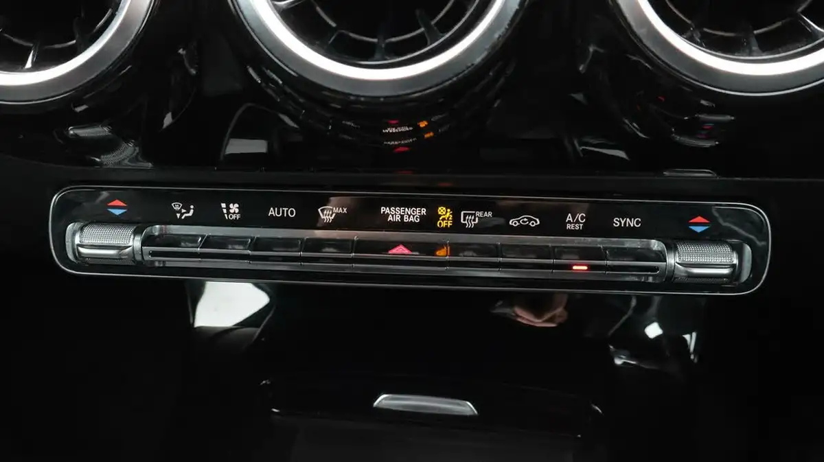 2019-mercedes-benz-a-class-15d-a180d-amg-line-executive-hatchback-5d-7g-dct-big-12