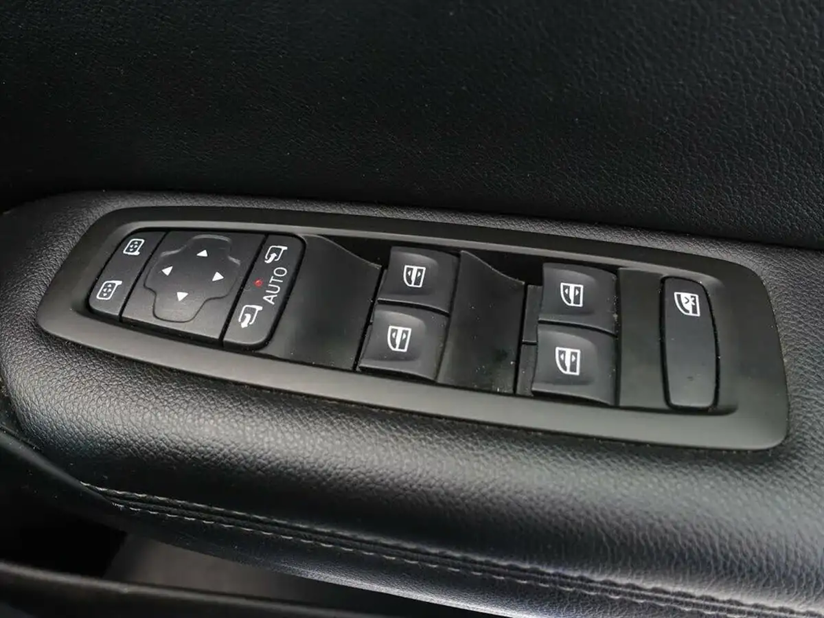 2019-renault-megane-13-tce-iconic-hatchback-big-24