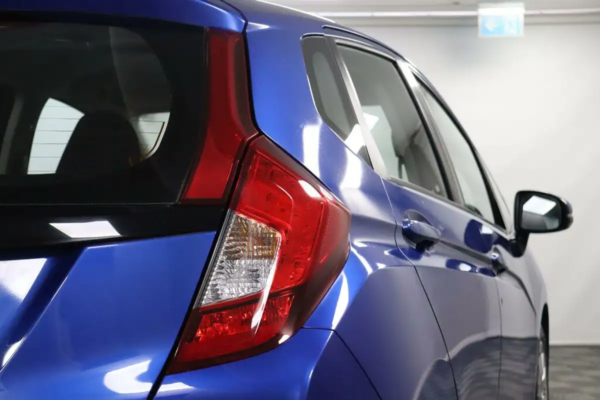 2015-honda-jazz-13-i-vtec-se-cvt-big-18