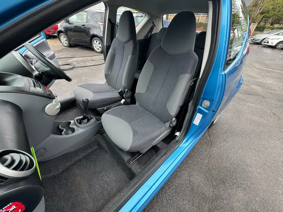 2008-peugeot-107-10-urban-3d-big-48