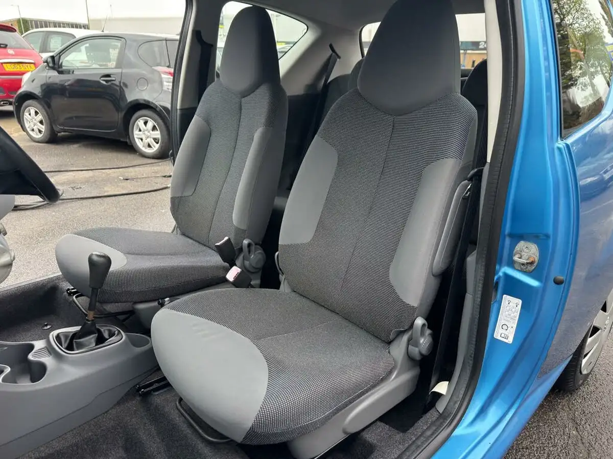 2008-peugeot-107-10-urban-3d-big-24