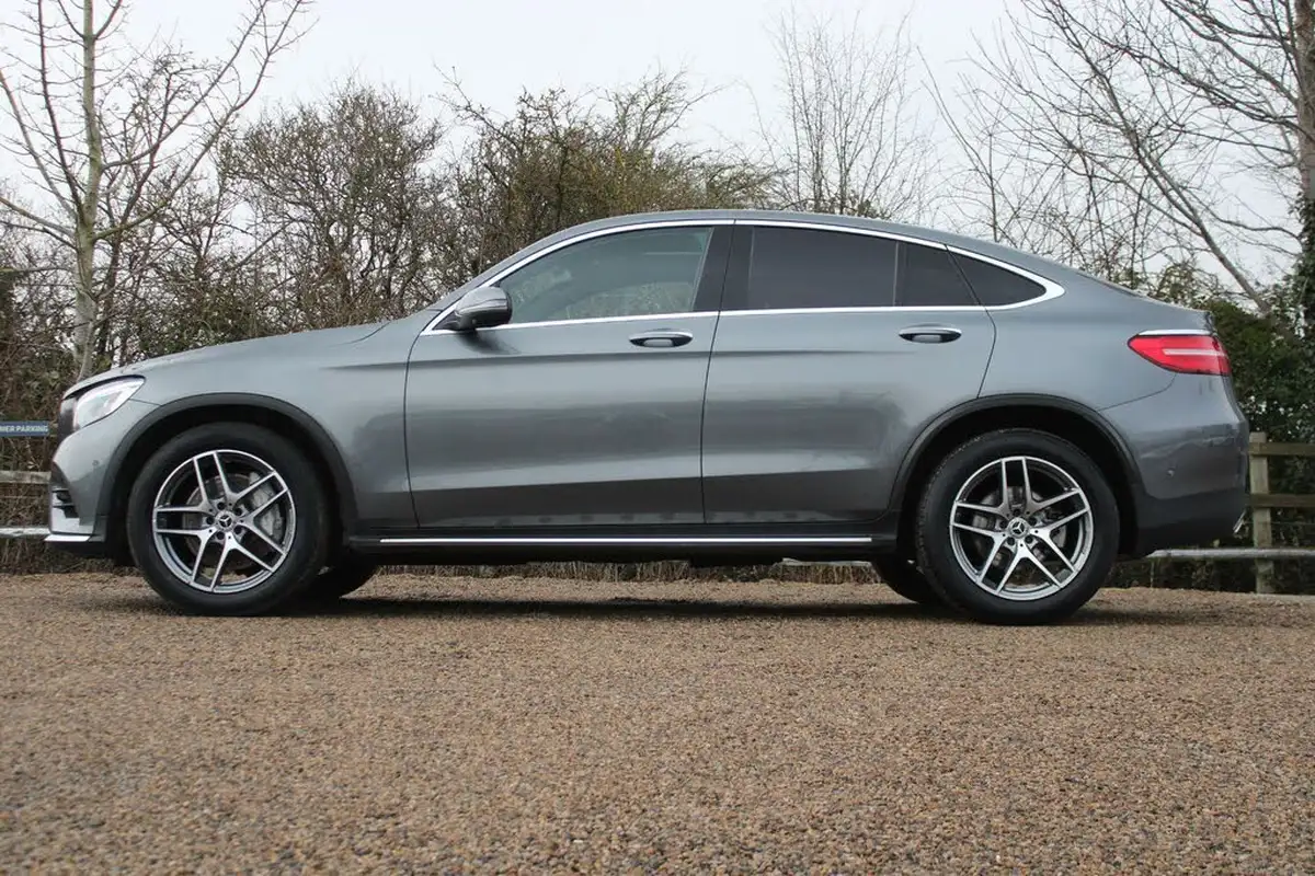 2018-mercedes-benz-glc-class-20-glc250-amg-line-premium-plusss-coupe-4d-big-16