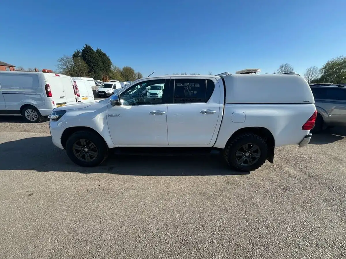 2021-toyota-hi-lux-24d-4d-icon-150hpeu6d-auto-big-3