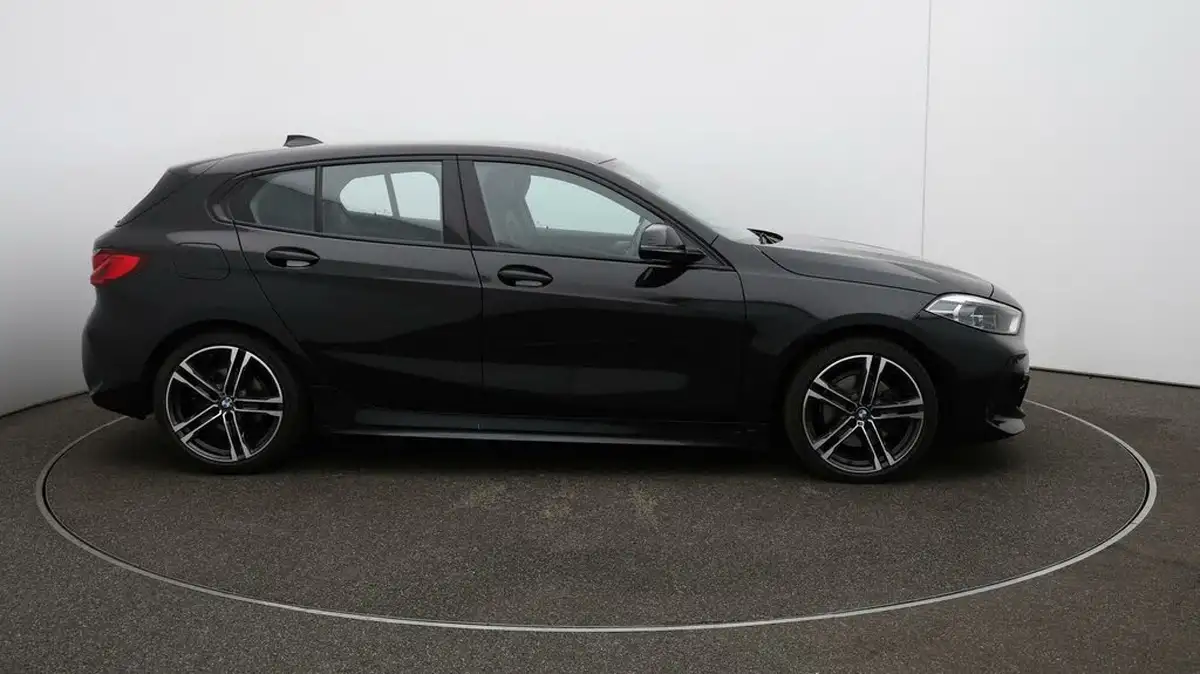2022-bmw-1-series-15-118i-m-sport-lcp-dct-big-40