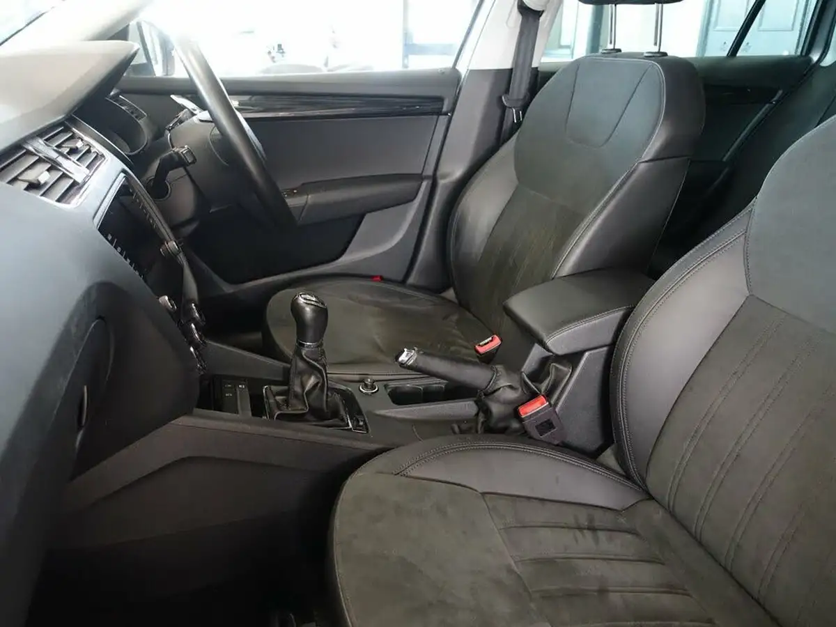 2019-skoda-octavia-16tdi-se-l-estate-big-11