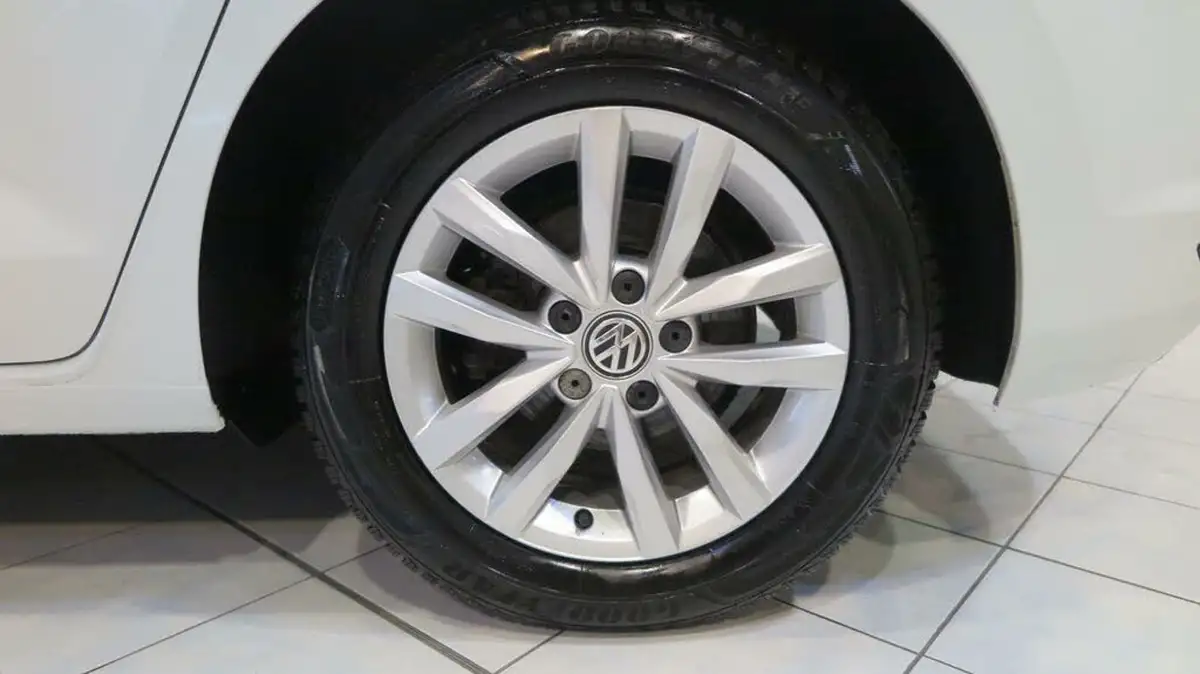 2017-volkswagen-touran-12-tsi-se-big-14
