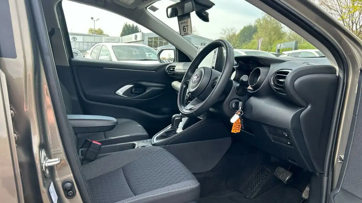 2023-toyota-yaris-15-vvt-i-design-big-10