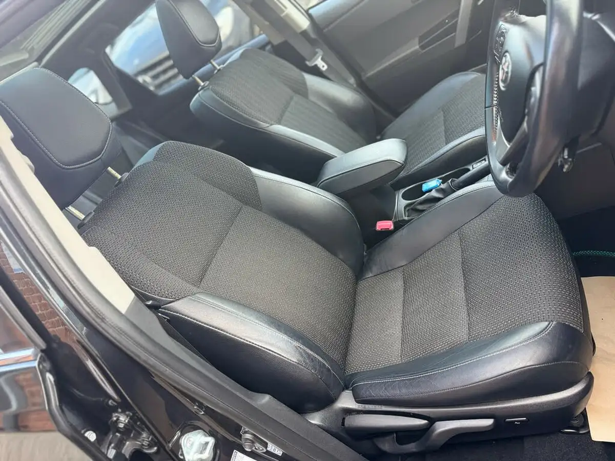 2015-toyota-auris-18-vvt-i-hsd-excel-hatchback-e-cvt-big-36