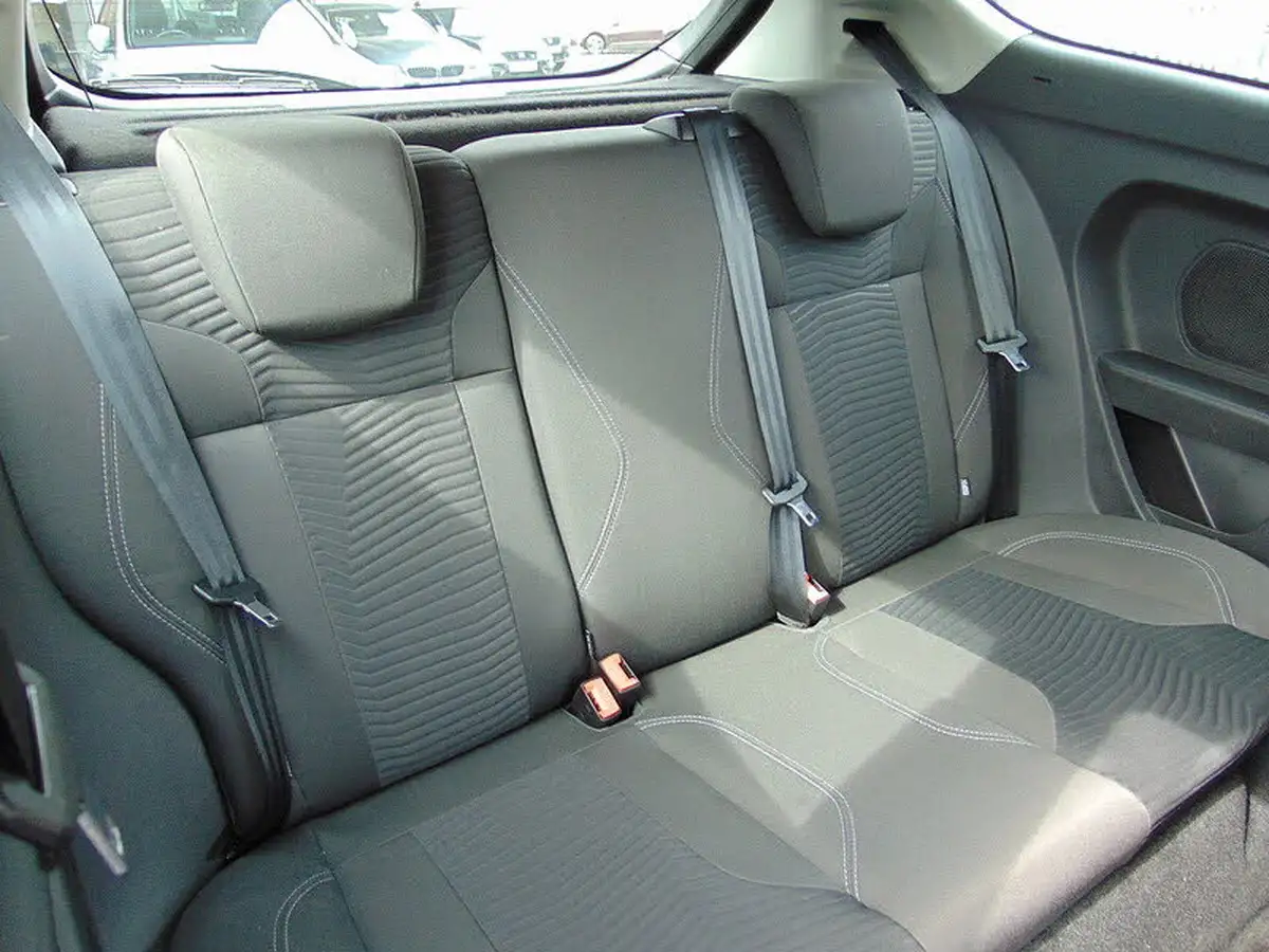 2016-ford-fiesta-125-zetec-3d-big-12