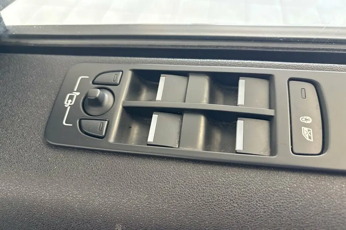 2021-land-rover-discovery-sport-20-d165-r-dynamic-s-plus-big-27