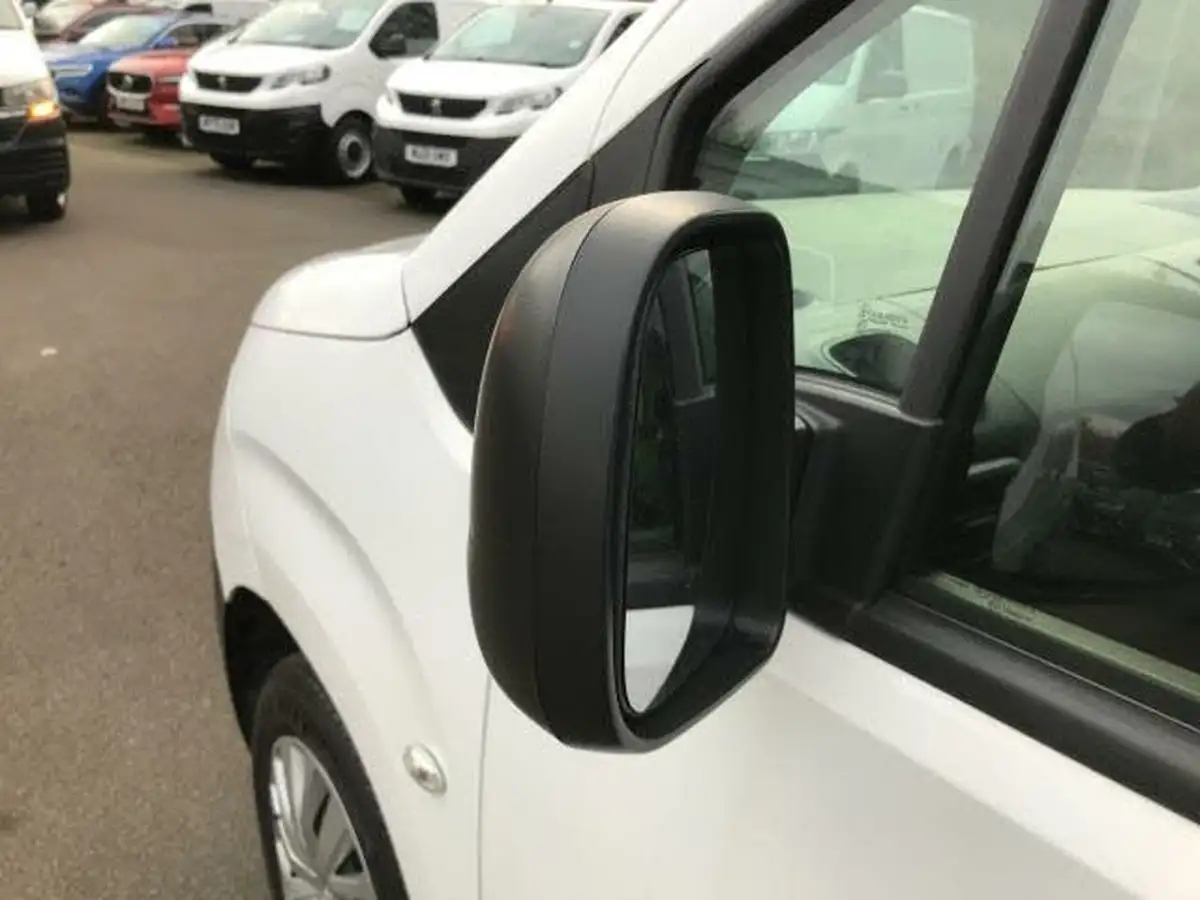 2021-peugeot-partner-15-bluehdi-1000-professional-100ps-eu6dt-panel-big-13