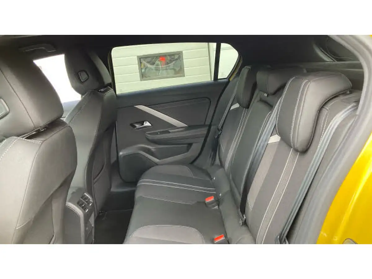 2024-vauxhall-astra-16-gse-hatchback-big-15