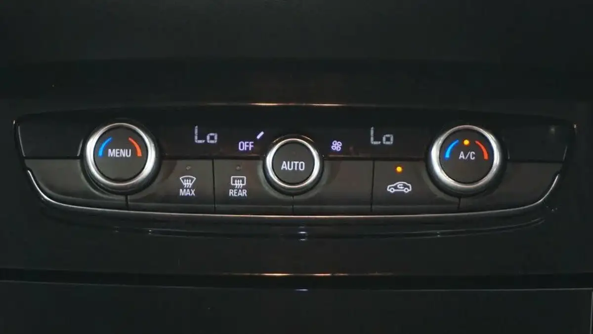 2020-vauxhall-grandland-x-12-sri-nav-big-14