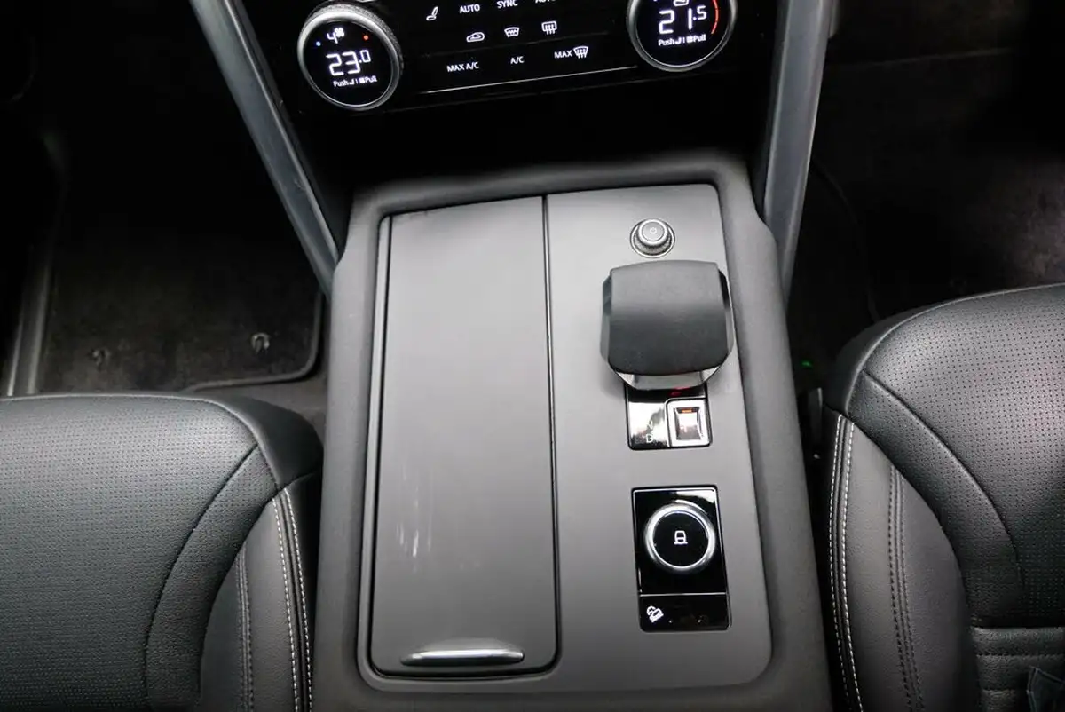 2024-land-rover-discovery-30-d300-dynamic-se-big-21