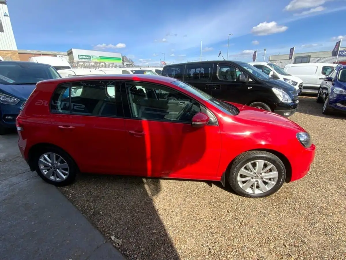 2011-volkswagen-golf-16td-match-5d-big-5