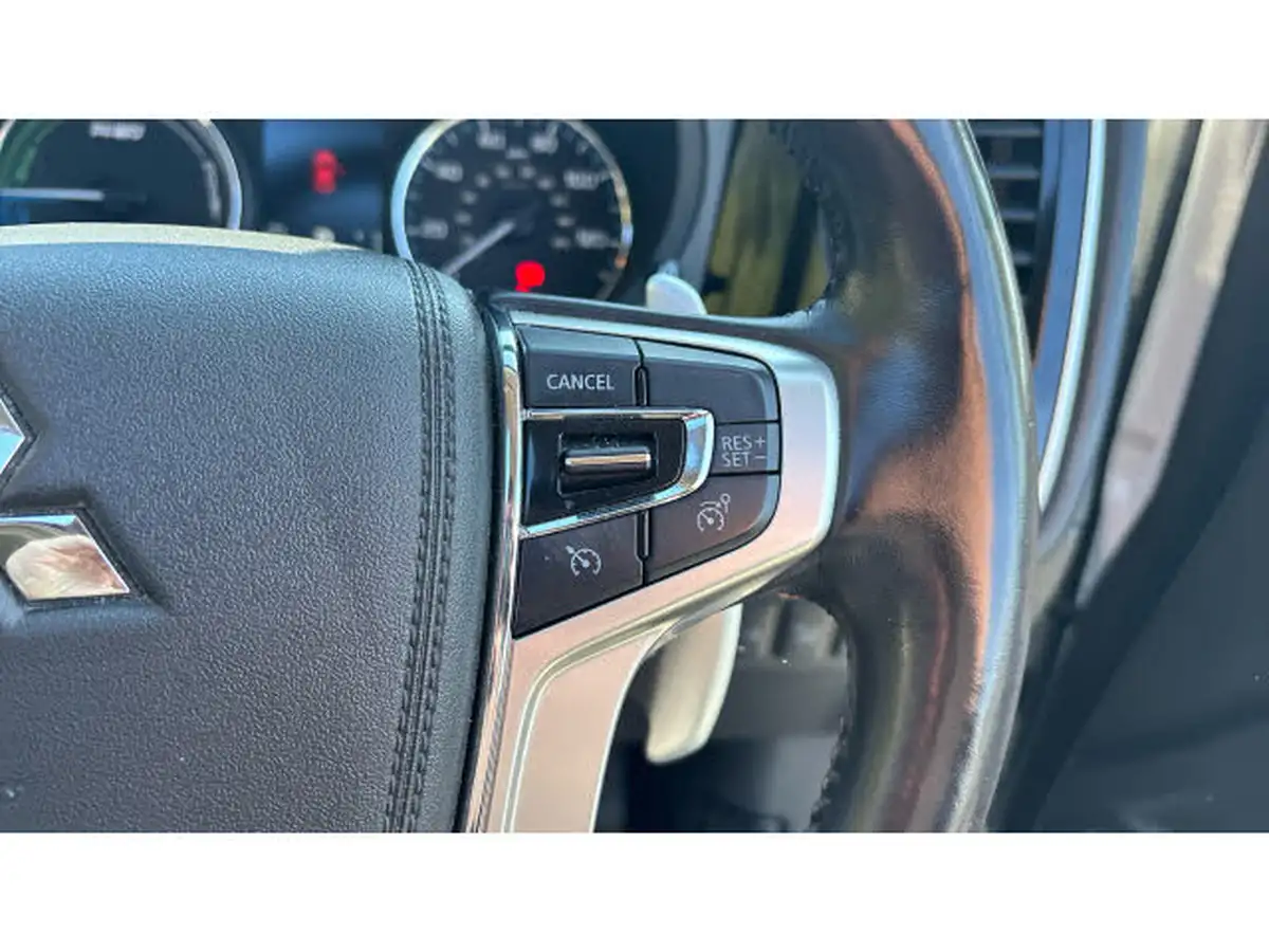 2015-mitsubishi-outlander-20-gx4h-phev-big-34