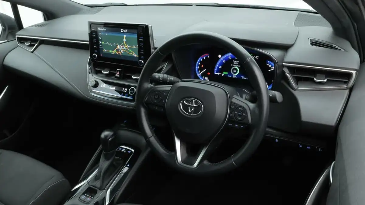 2022-toyota-corolla-18-vvt-i-icon-tech-trk-hatchback-5d-big-9