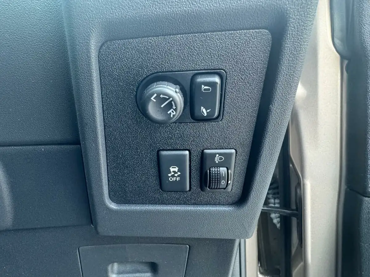 2013-nissan-qashqai-20-360-cvt-big-34