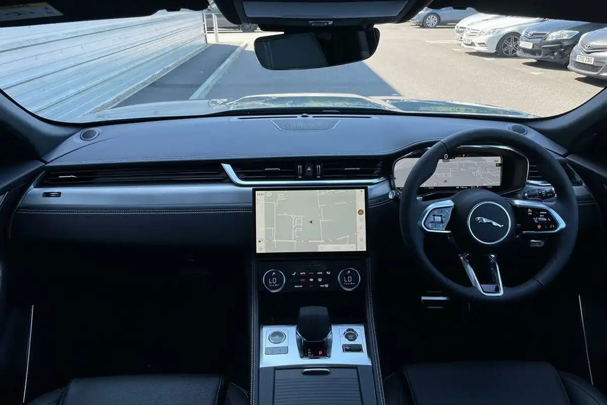2024-jaguar-f-pace-20-d200-r-dynamic-se-black-big-60