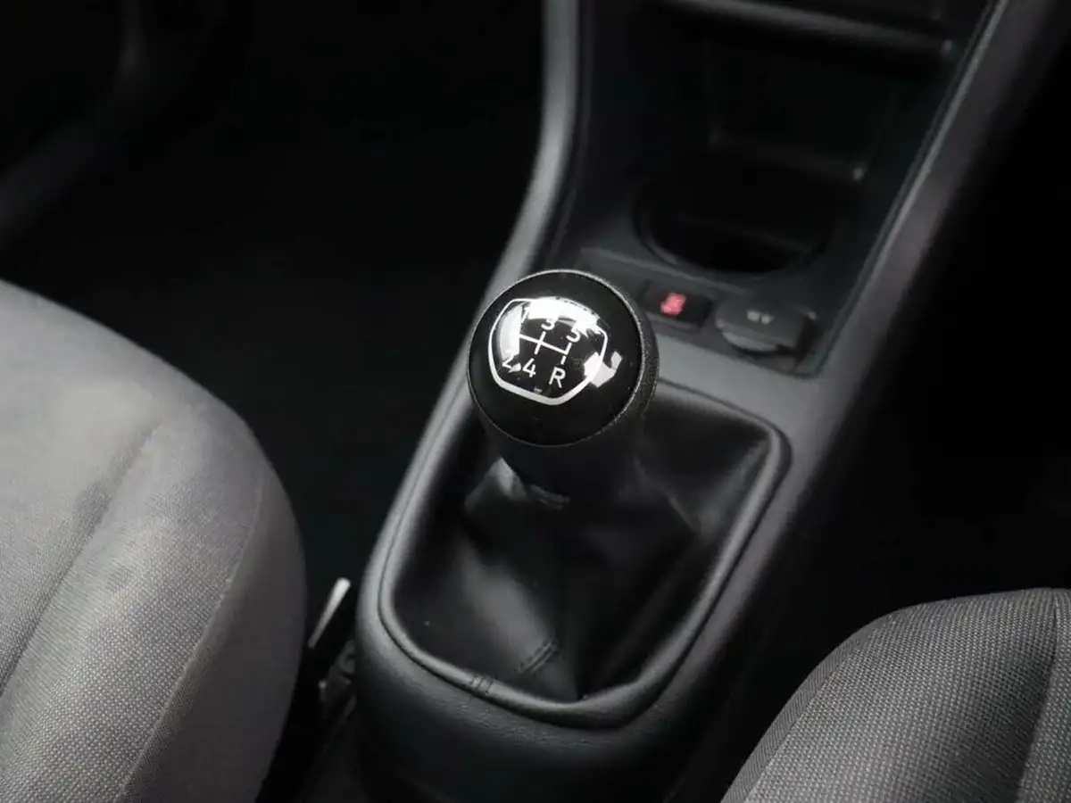 2018-volkswagen-up-10-move-up-ss-5d-big-14
