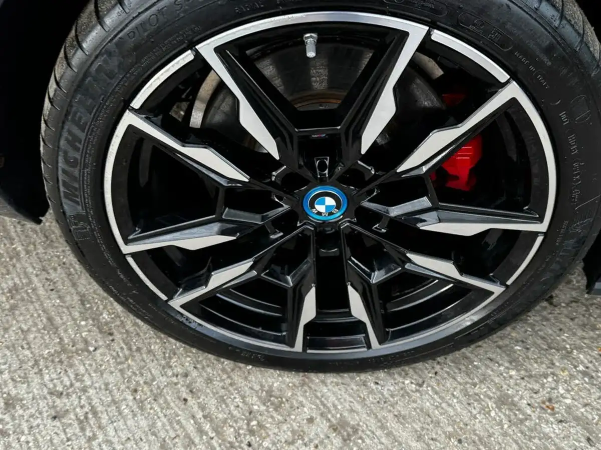 2022-bmw-i4-e-m50-big-8