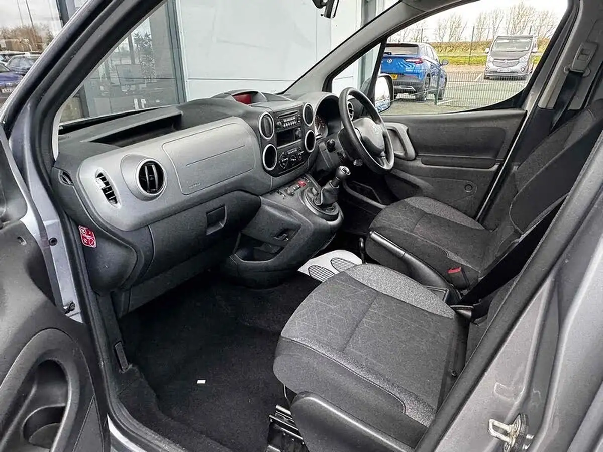 2018-peugeot-partner-big-26
