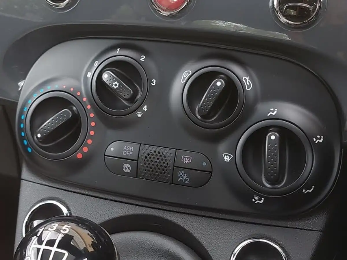 2022-fiat-500-10-dolcevita-big-10