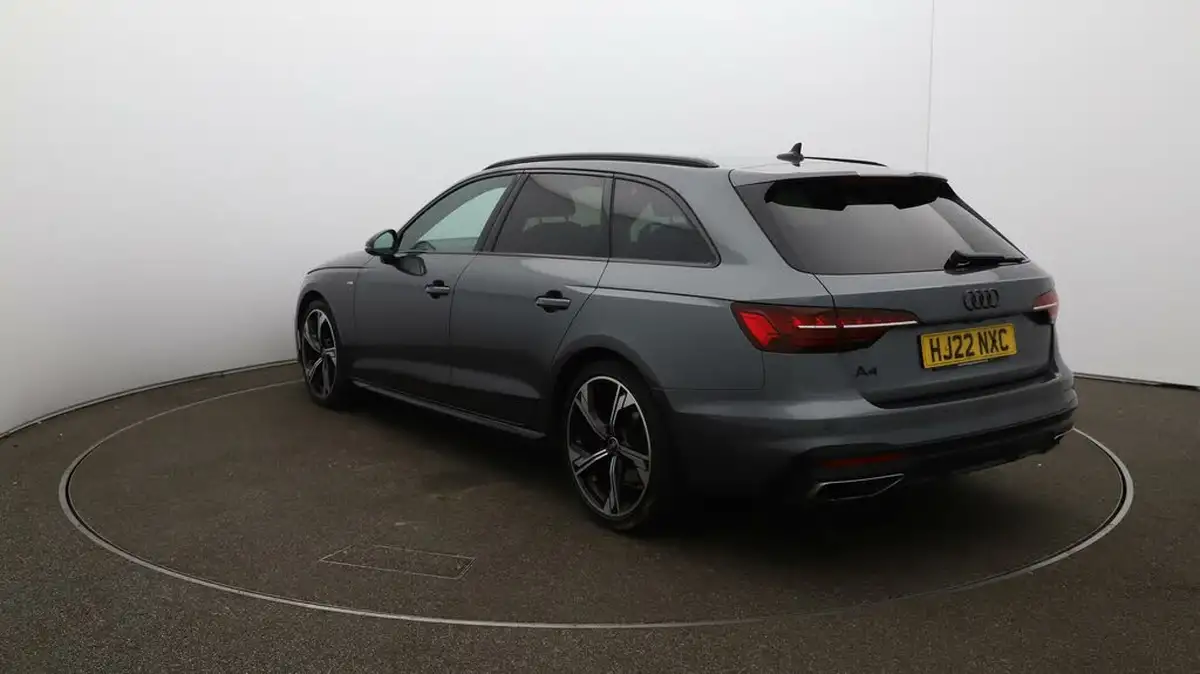 2022-audi-a4-avant-20-35-tfsi-black-edition-s-tronic-big-54