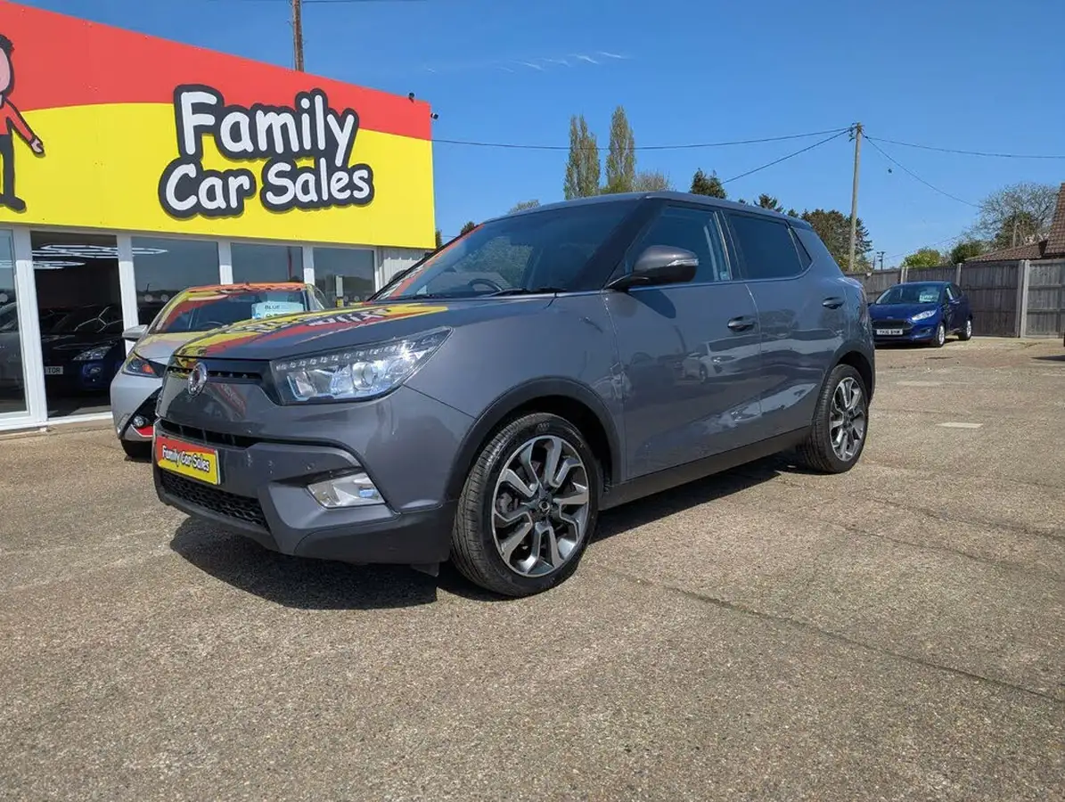 2015-kgm-ssangyong-tivoli-16-elx-auto-big-0