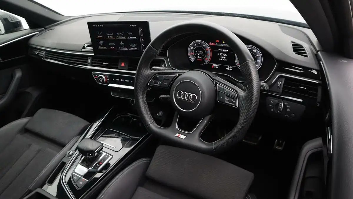 2022-audi-a4-avant-20-35-tfsi-black-edition-s-tronic-big-9