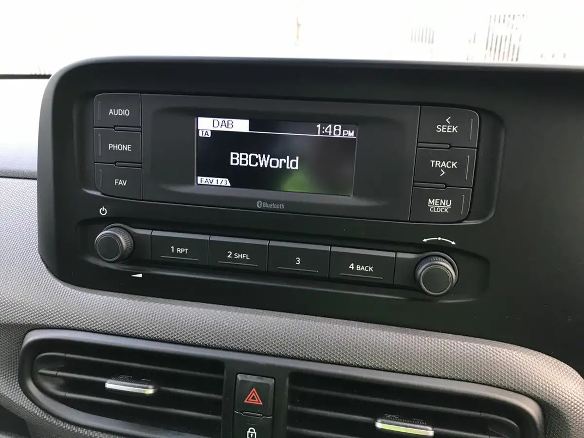 2023-hyundai-i10-10-se-big-16