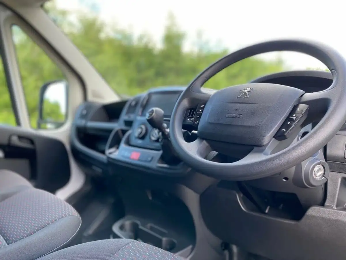 2024-peugeot-boxer-22-bluehdi-professional-premium-335-l3h2-panel-big-50