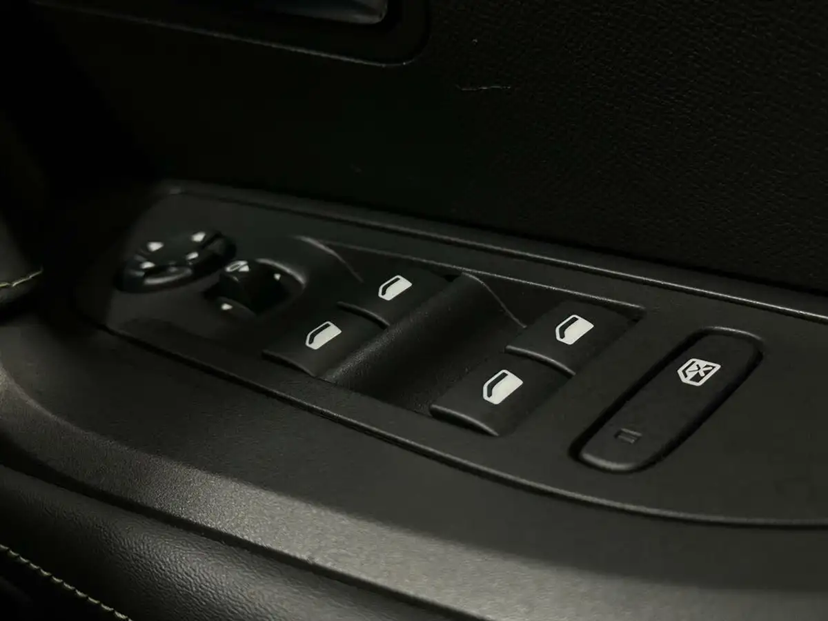 2020-peugeot-2008-suv-12-puretech-gt-line-big-16
