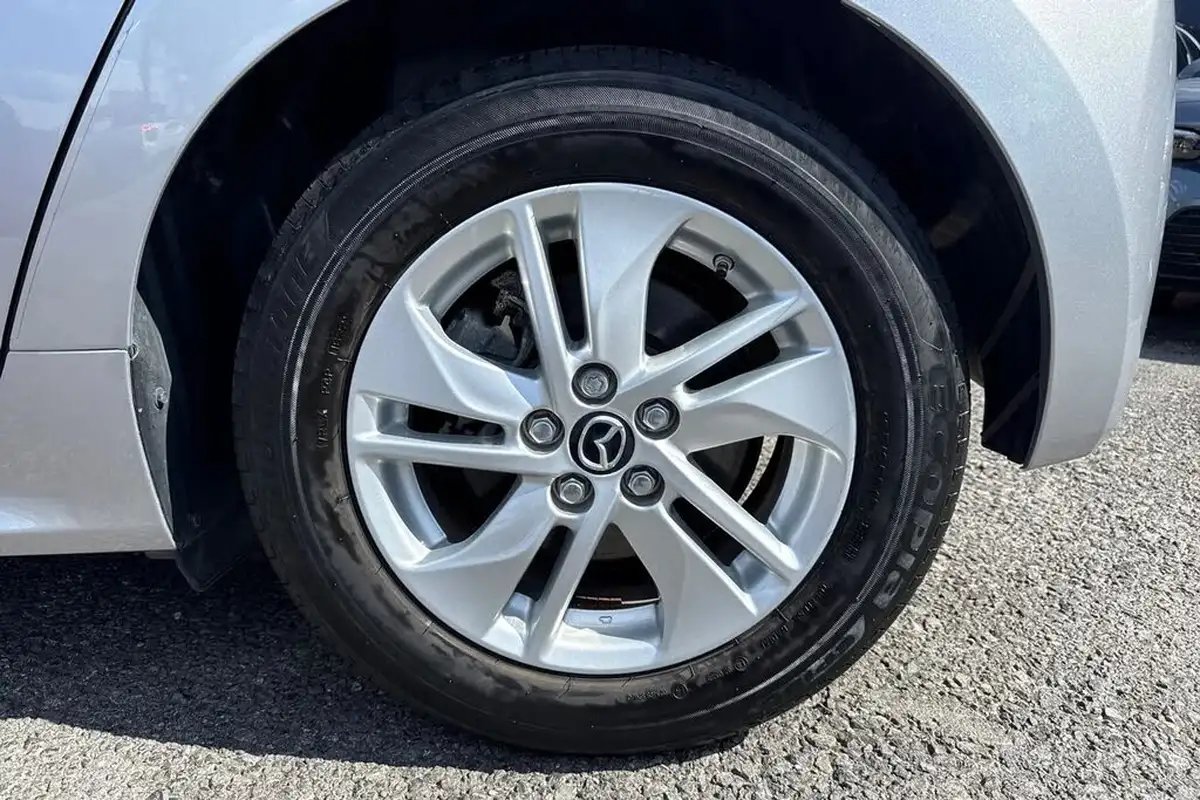 2022-mazda-mazda2-15-agile-big-9