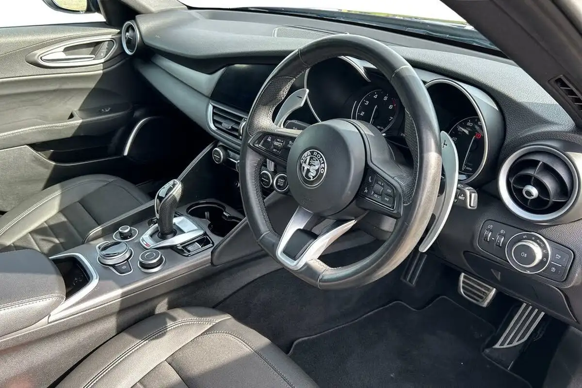 2022-alfa-romeo-giulia-20-sprint-197bhp-big-6