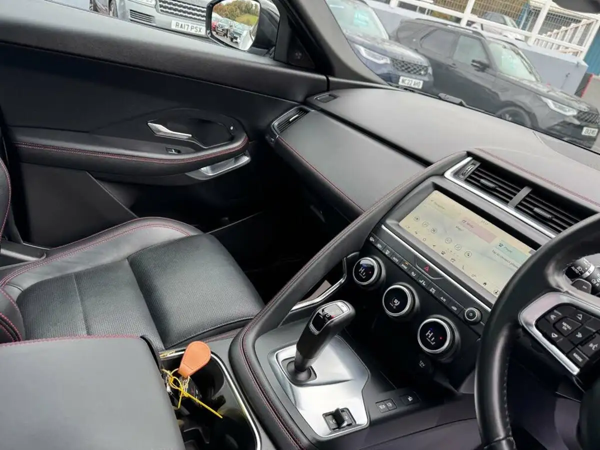 2020-jaguar-e-pace-20-i4-chequered-flag-200ps-big-12