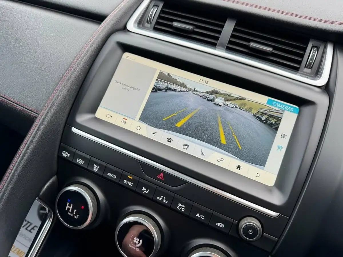 2020-jaguar-e-pace-20-i4-chequered-flag-200ps-big-30