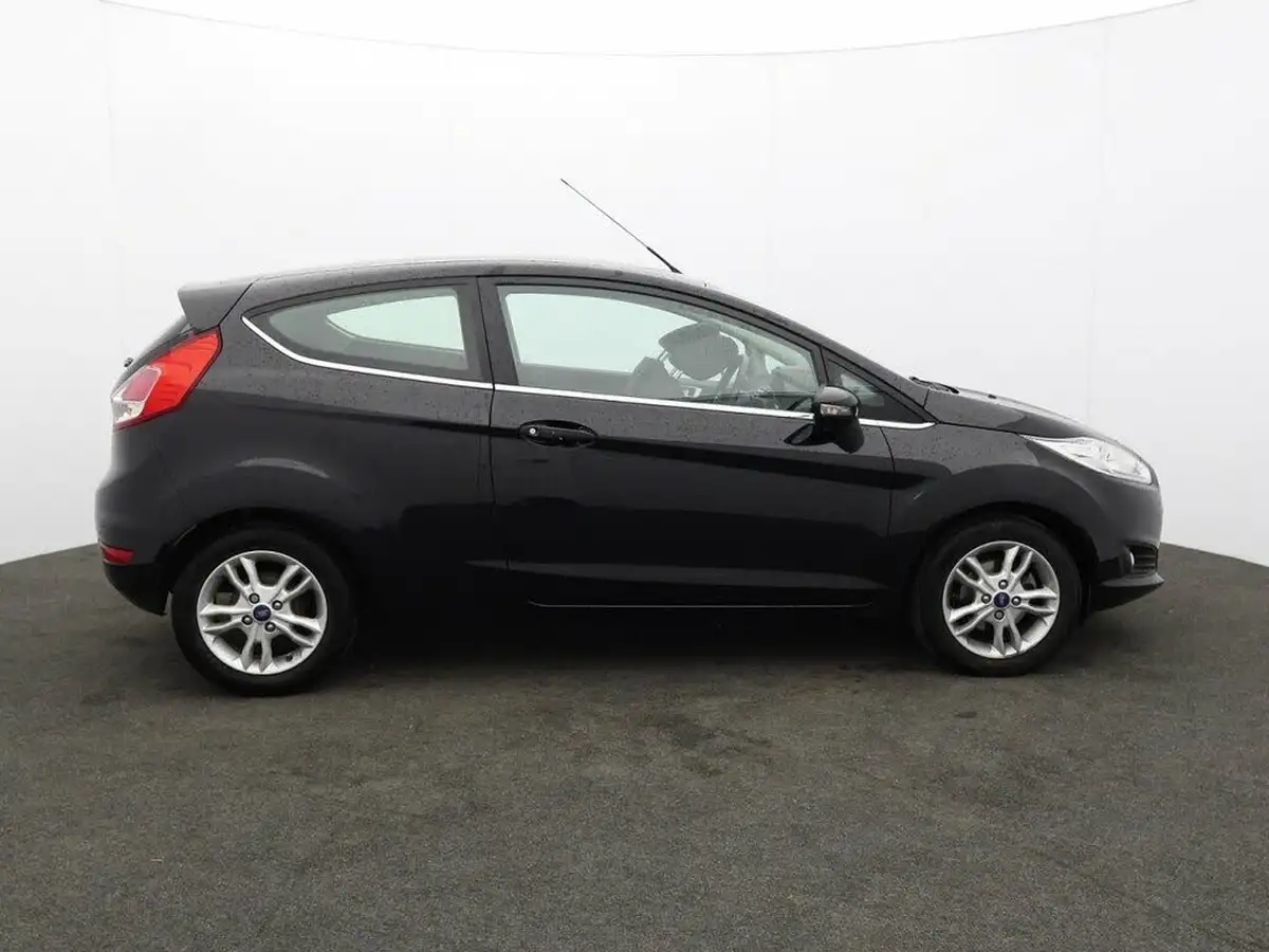 2016-ford-fiesta-125-zetec-3d-big-7
