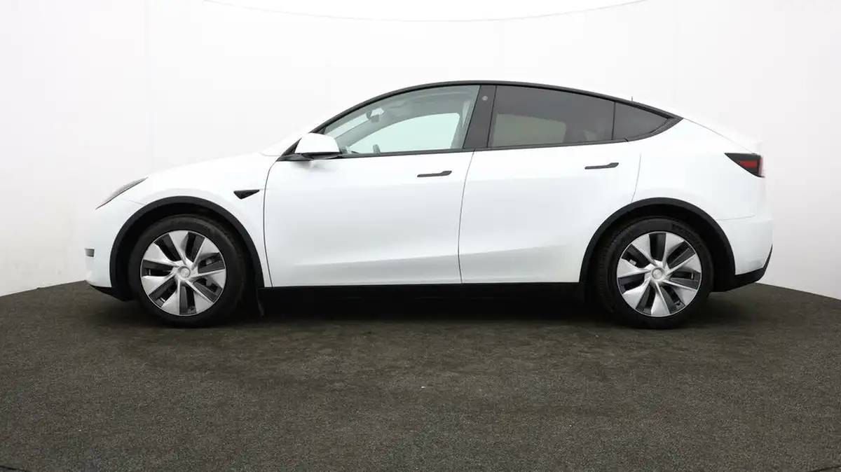 2023-tesla-model-y-e-rwd-big-62